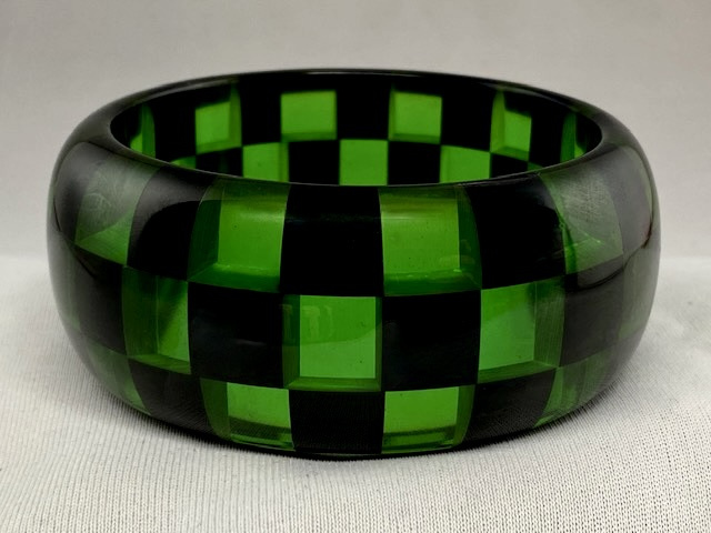 SH88 Shultz 3 row checkerboared bangle in transparent green & black bakelite
